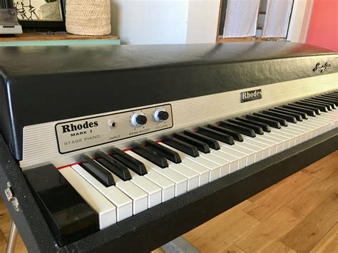 fender rhodes mark 1 stage.